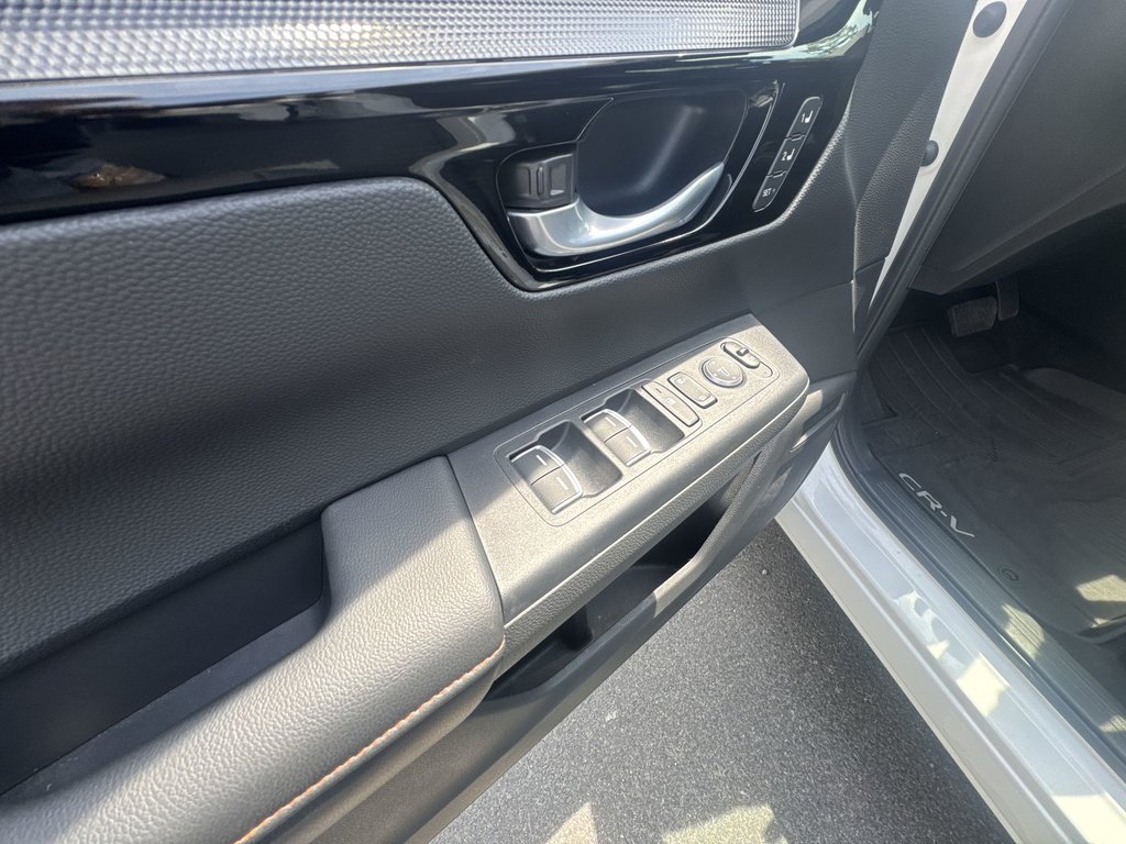 2024 Honda CR-V Hybrid Touring | Roof | Cam | USB | Warranty to 2028 in Saint John, New Brunswick - 15 - w1024h768px