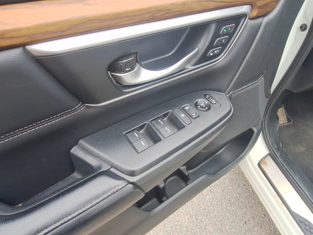 2018 Honda CR-V TOURING | Roof | Cam | USB in Saint John, New Brunswick - 15 - w1024h768px