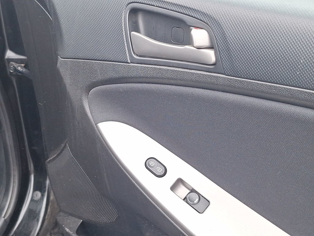 2017 Hyundai ACCENT SE | Roof | USB in Saint John, New Brunswick - 46 - w1024h768px