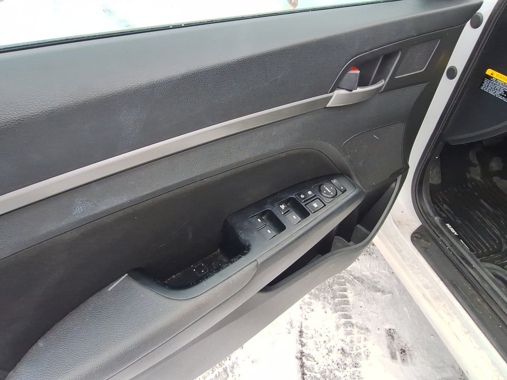 2017 Hyundai Elantra GLS | Roof | Cam | Htd Seats | USB in Saint John, New Brunswick - 15 - w1024h768px