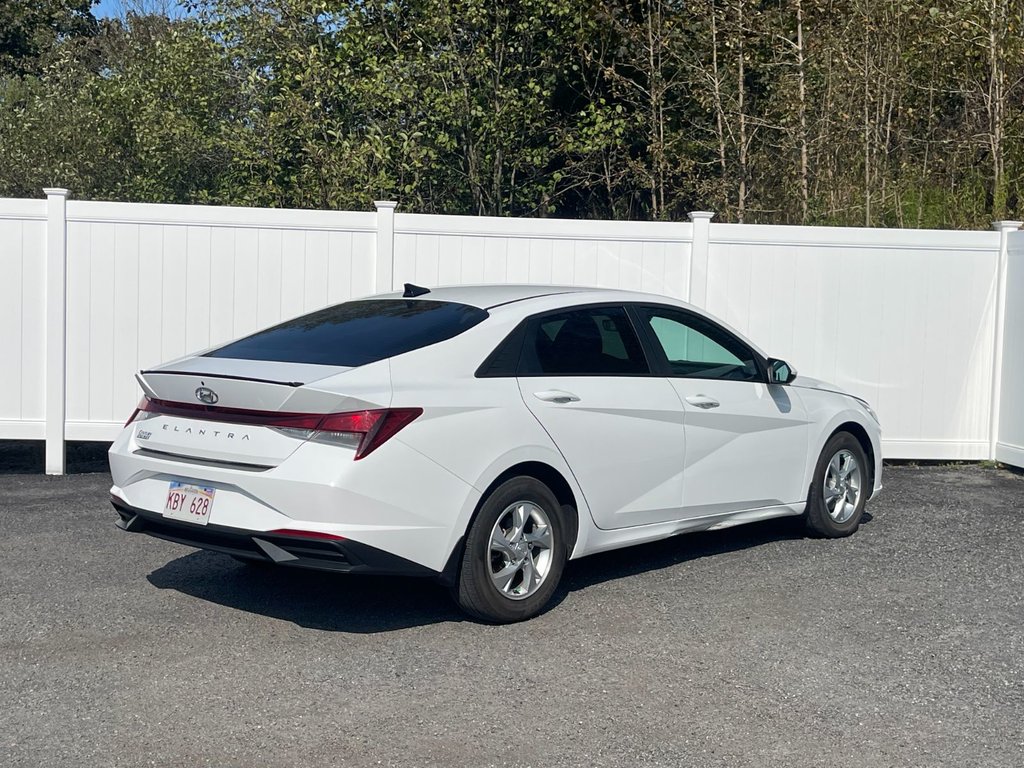 Hyundai Elantra Essential | Cam | USB | Htd Seats | Bluetooth 2023 à Saint John, Nouveau-Brunswick - 3 - w1024h768px