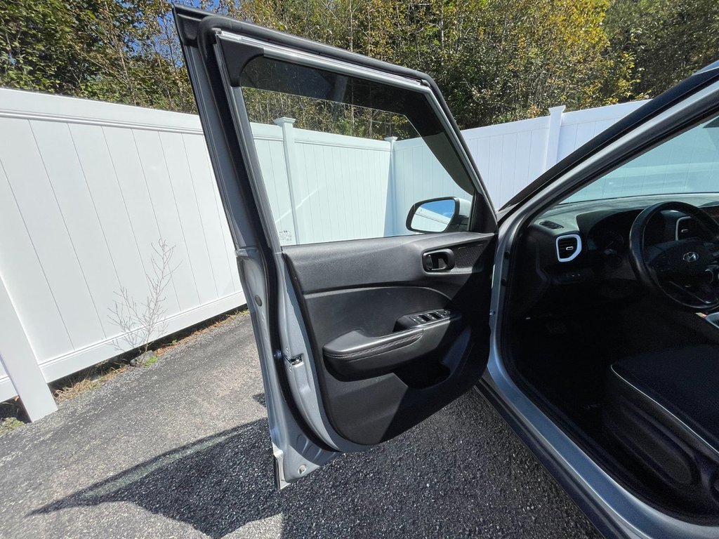 2021 Hyundai Venue Ultimate | SunRoof | Cam | USB in Saint John, New Brunswick - 9 - w1024h768px