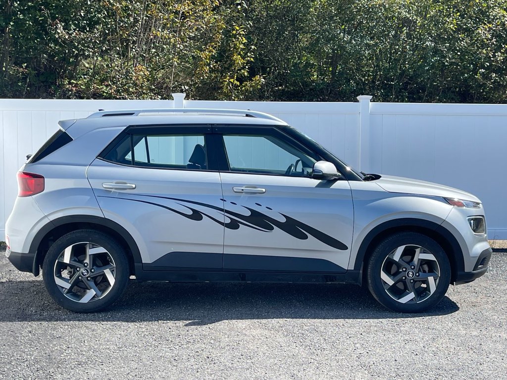 2021 Hyundai Venue Ultimate | SunRoof | Cam | USB in Saint John, New Brunswick - 2 - w1024h768px
