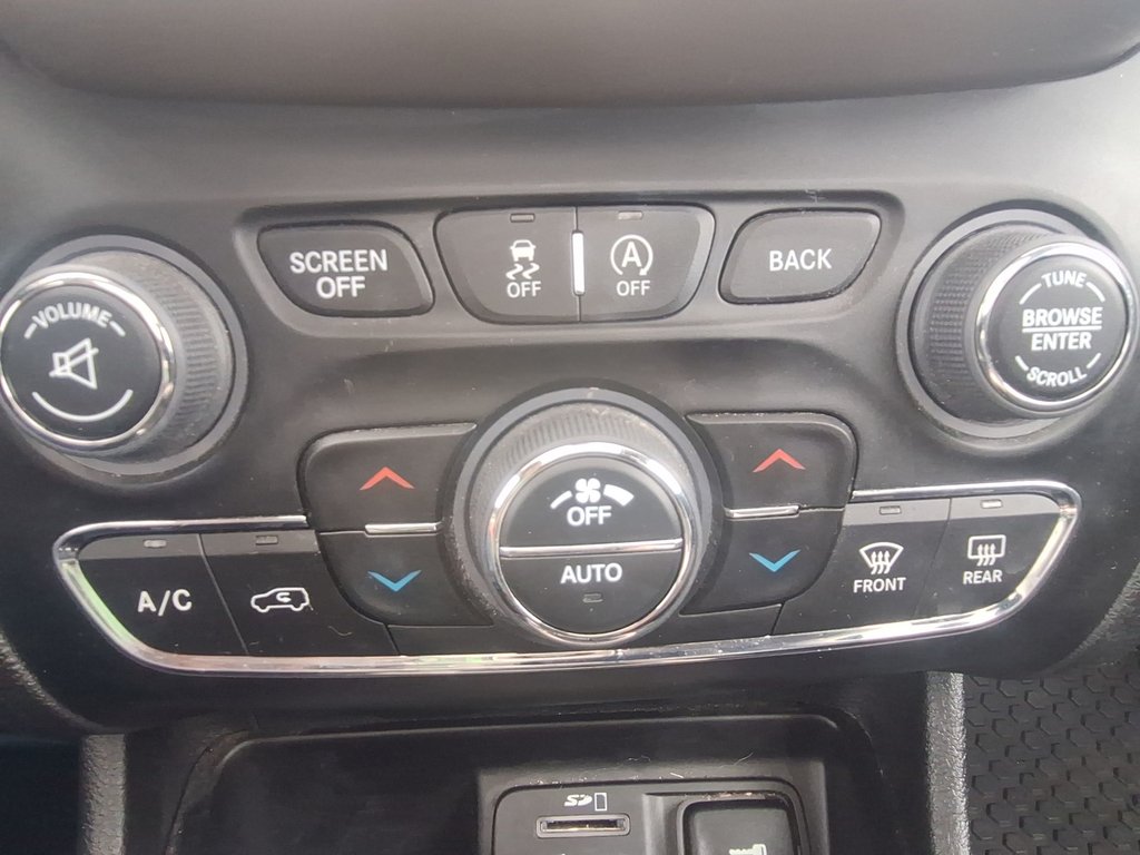 2017 Jeep Cherokee 75th Anniversary | Roof | Cam | USB in Saint John, New Brunswick - 27 - w1024h768px