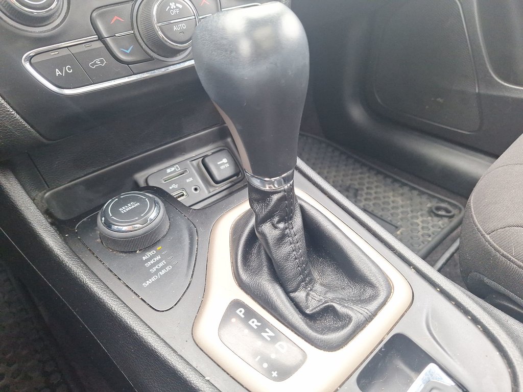 2017 Jeep Cherokee 75th Anniversary | Roof | Cam | USB in Saint John, New Brunswick - 29 - w1024h768px