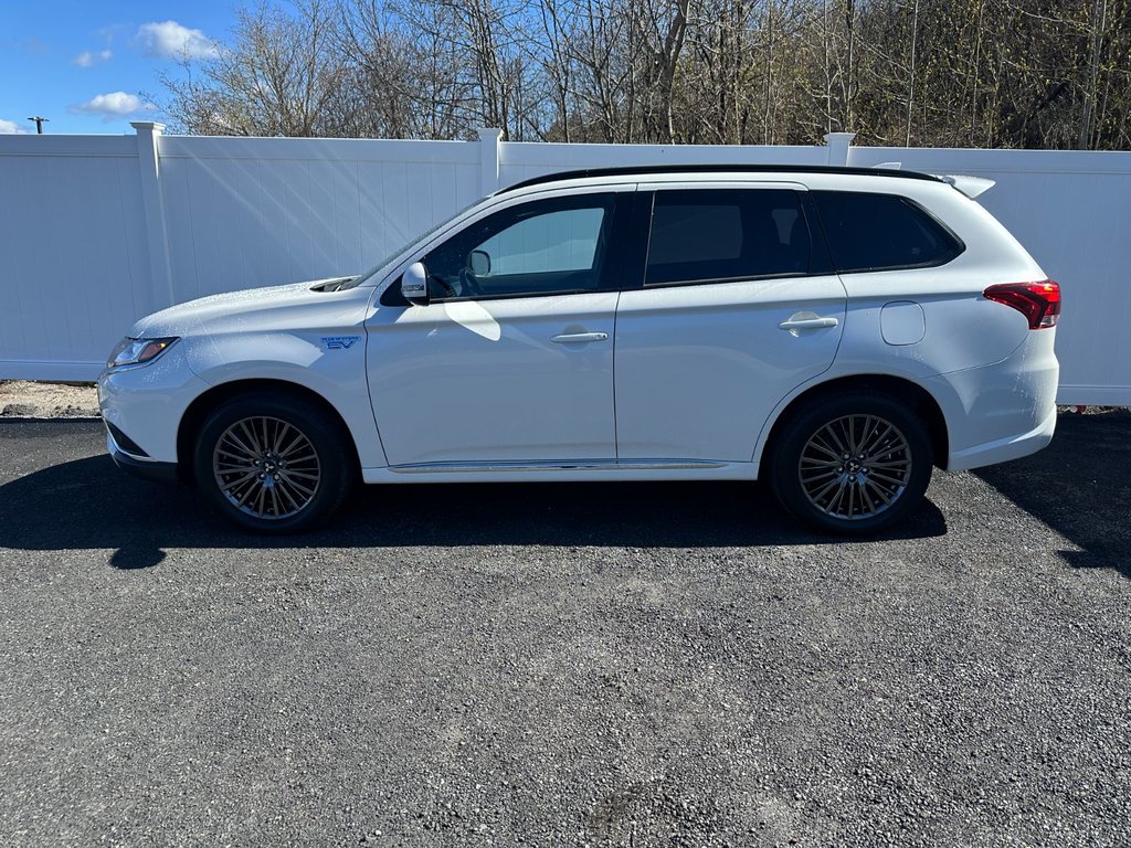 2022  OUTLANDER PHEV Black Edition | Leather | Roof | Warranty to 2031 in Saint John, New Brunswick - 6 - w1024h768px