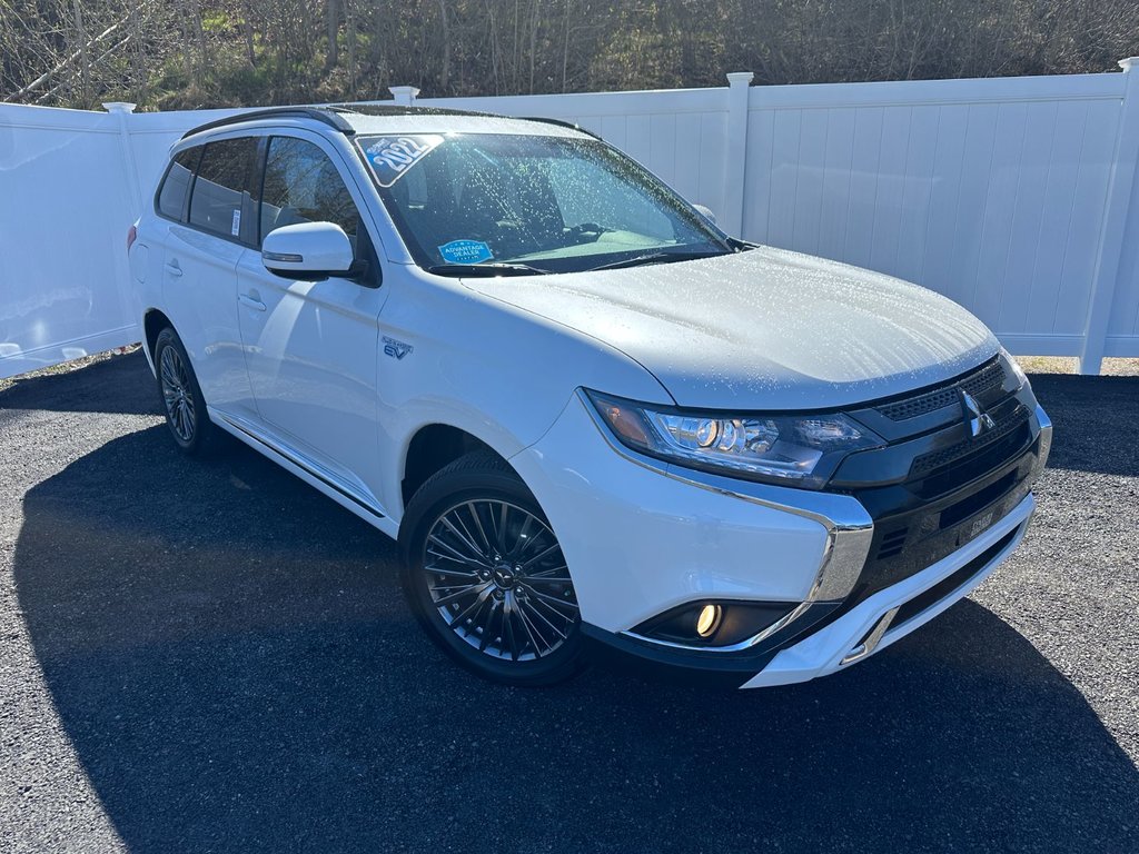 2022  OUTLANDER PHEV Black Edition | Leather | Roof | Warranty to 2031 in Saint John, New Brunswick - 1 - w1024h768px