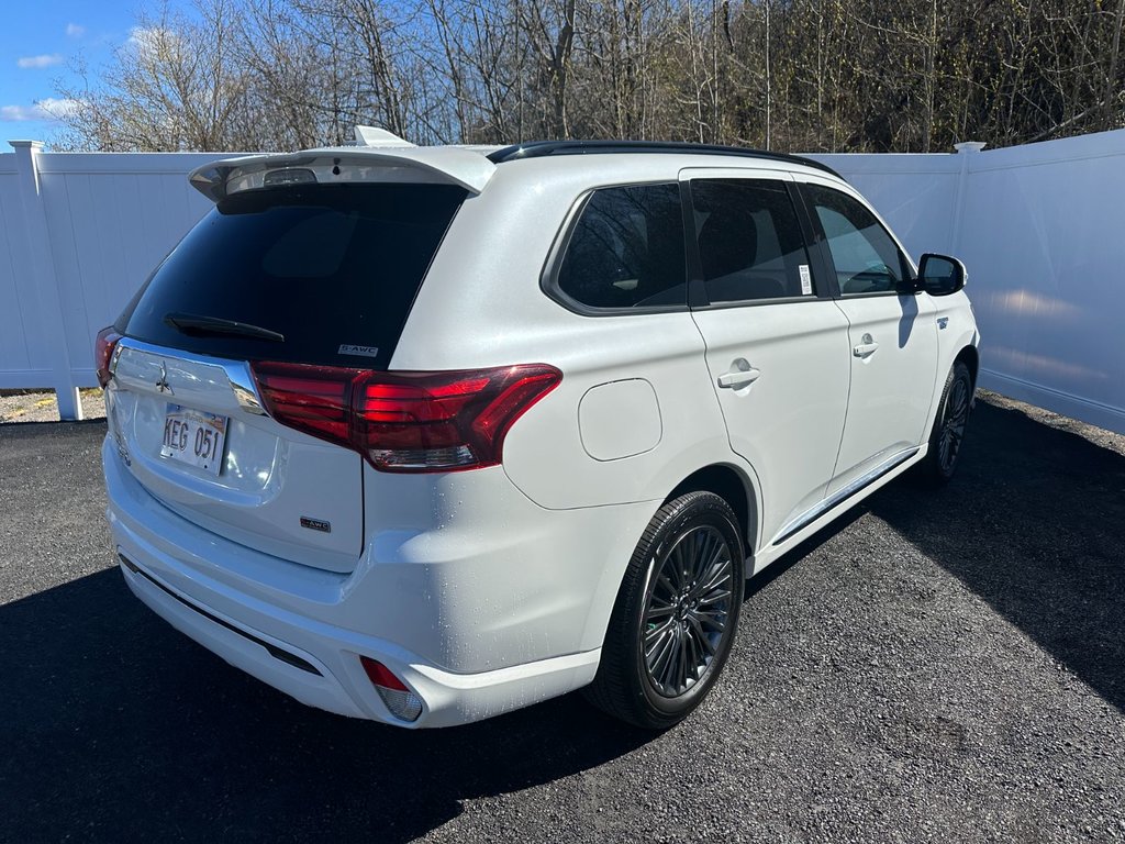 2022  OUTLANDER PHEV Black Edition | Leather | Roof | Warranty to 2031 in Saint John, New Brunswick - 3 - w1024h768px