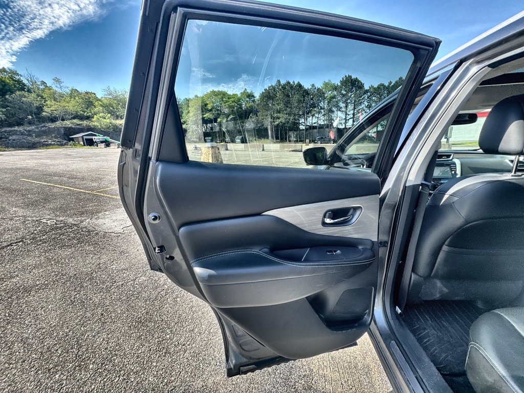2017 Nissan MURANO SL | Roof | Cam | USB in Saint John, New Brunswick - 35 - w1024h768px