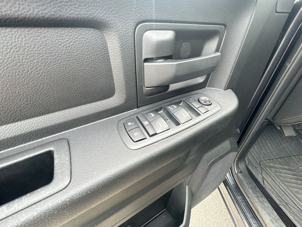2020 Ram 1500 Classic in Antigonish, Nova Scotia - 15 - w1024h768px
