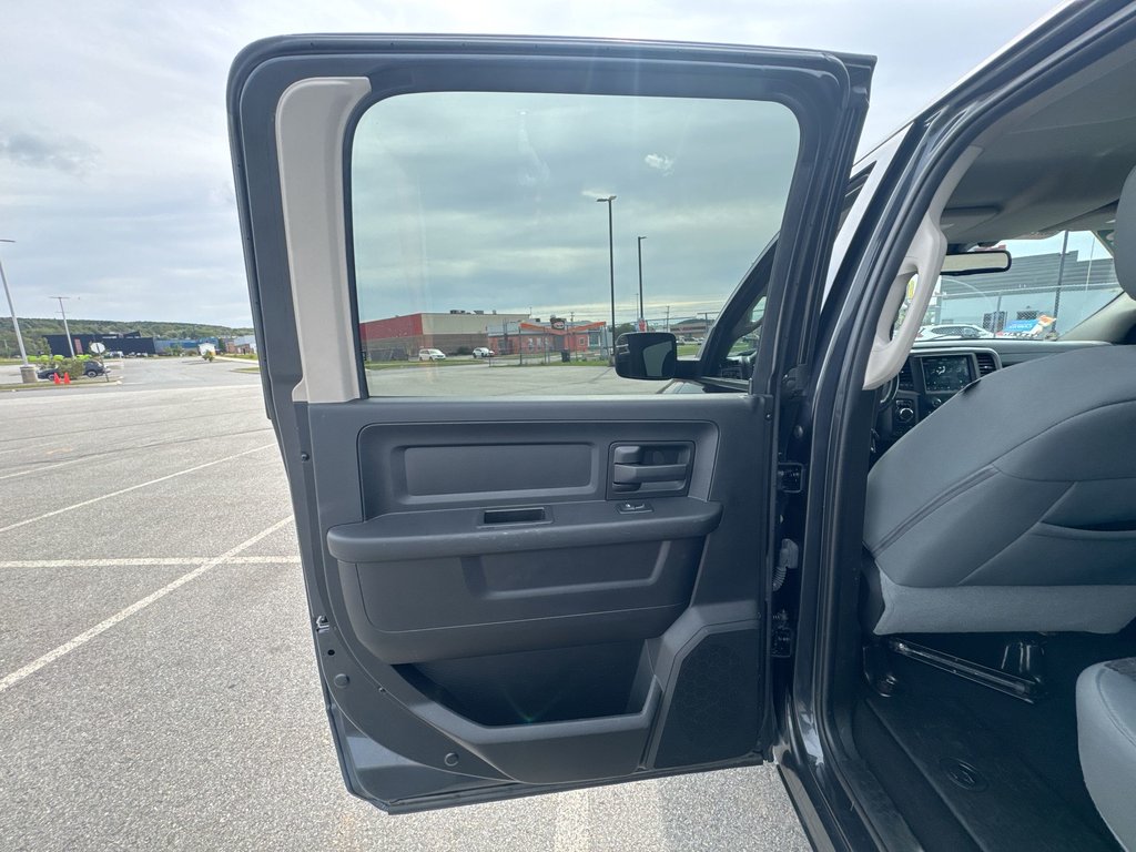 2020 Ram 1500 Classic in Antigonish, Nova Scotia - 35 - w1024h768px