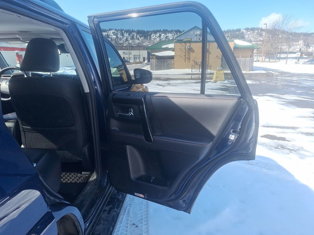 Toyota 4Runner TRD OFF ROAD | Roof | USB | Warranty to May 2022 2022 à Saint John, Nouveau-Brunswick - 41 - w1024h768px