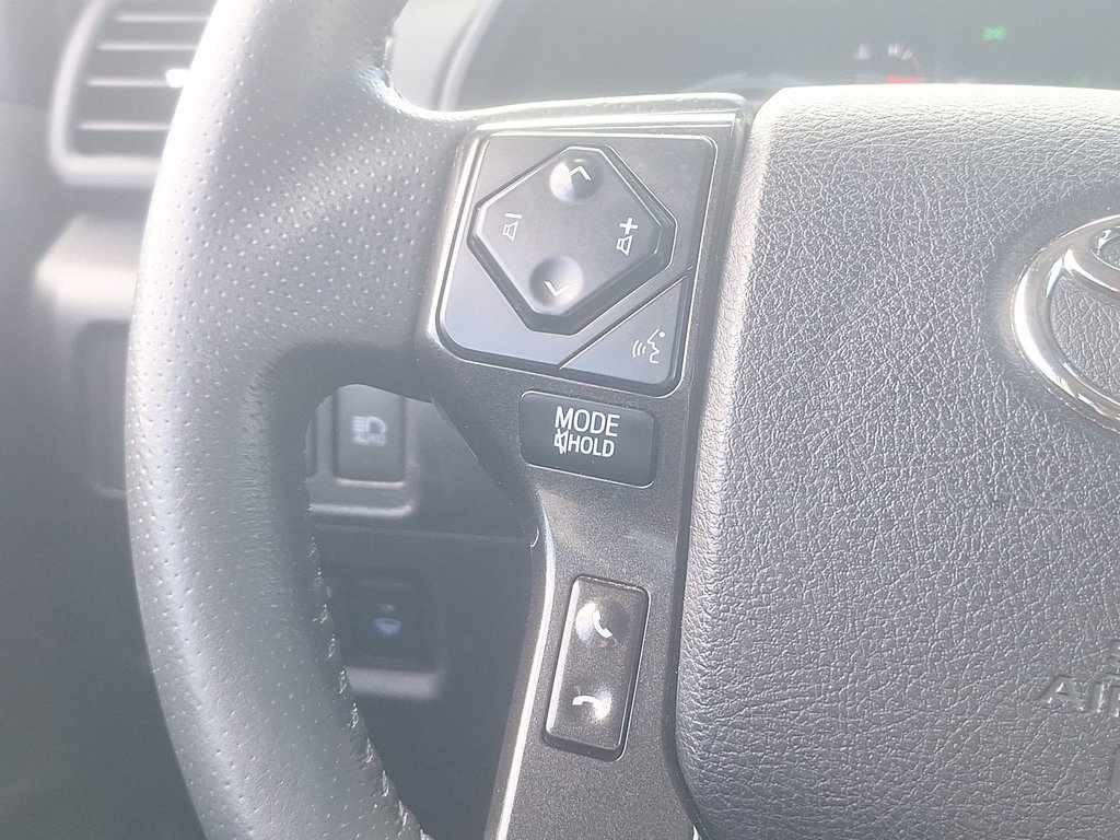 Toyota 4Runner TRD OFF ROAD | Roof | USB | Warranty to May 2022 2022 à Saint John, Nouveau-Brunswick - 20 - w1024h768px