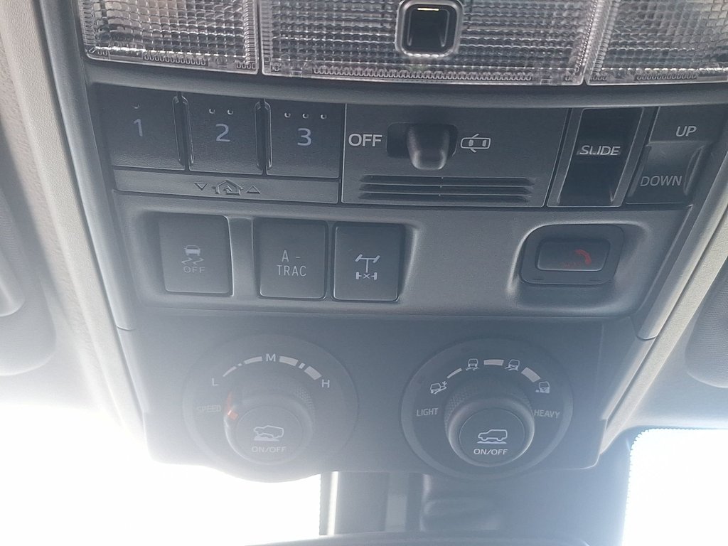 Toyota 4Runner TRD OFF ROAD | Roof | USB | Warranty to May 2022 2022 à Saint John, Nouveau-Brunswick - 22 - w1024h768px