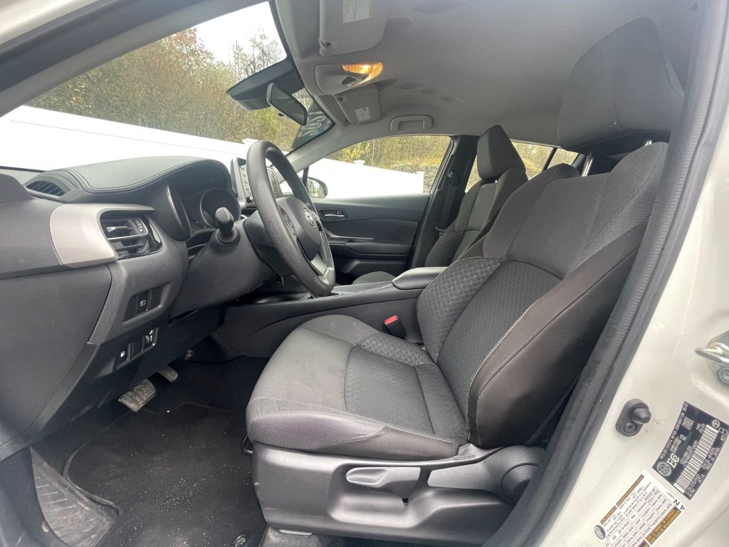 2021 Toyota C-HR LE | CAM | USB | Apple CarPlay in Saint John, New Brunswick - 11 - w1024h768px