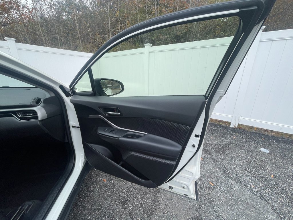 2021 Toyota C-HR LE | CAM | USB | Apple CarPlay in Saint John, New Brunswick - 35 - w1024h768px