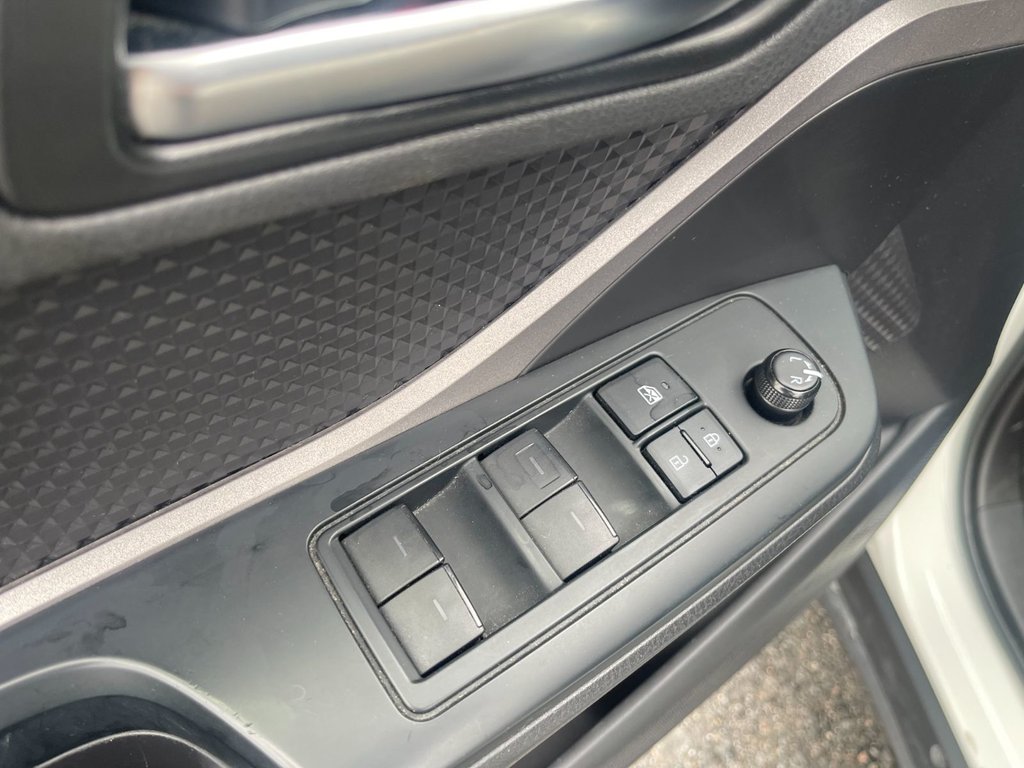 2021 Toyota C-HR LE | CAM | USB | Apple CarPlay in Saint John, New Brunswick - 10 - w1024h768px
