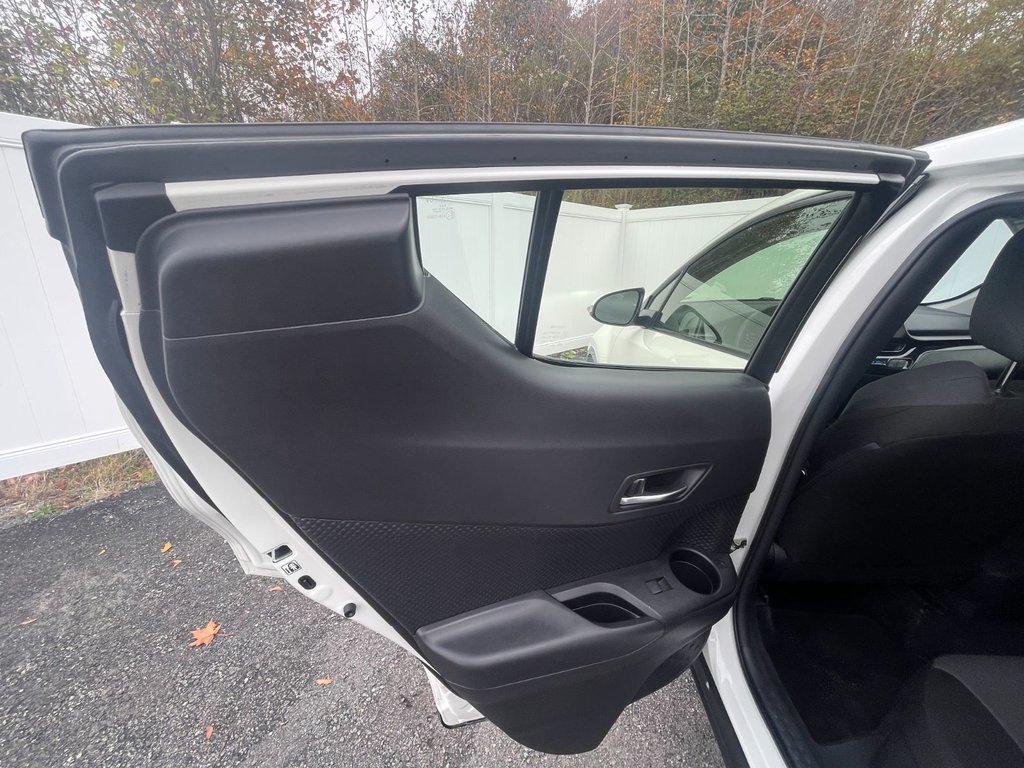 2021 Toyota C-HR LE | CAM | USB | Apple CarPlay in Saint John, New Brunswick - 30 - w1024h768px