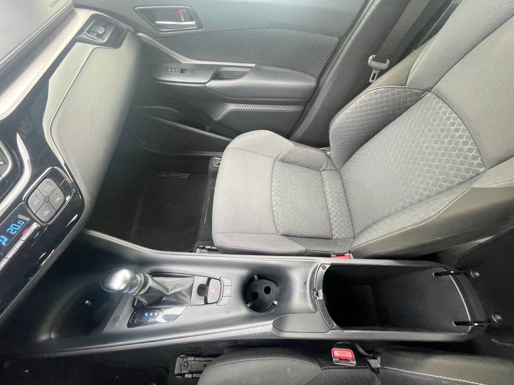 2021 Toyota C-HR LE | CAM | USB | Apple CarPlay in Saint John, New Brunswick - 22 - w1024h768px