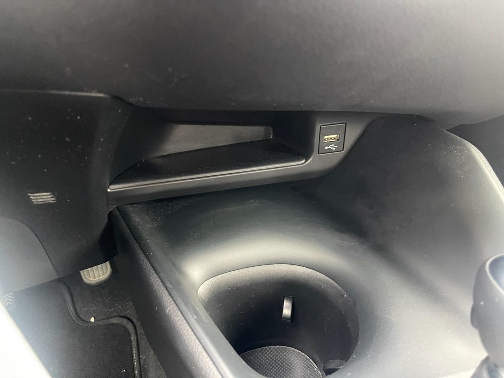 2021 Toyota C-HR LE | CAM | USB | Apple CarPlay in Saint John, New Brunswick - 20 - w1024h768px