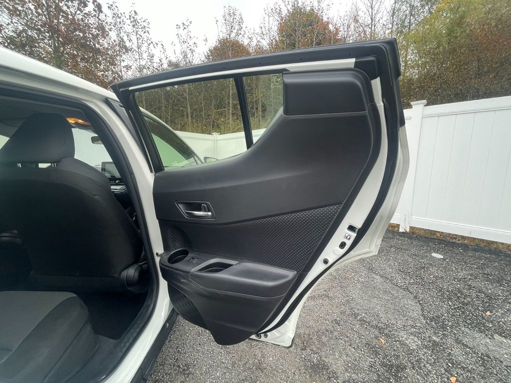 2021 Toyota C-HR LE | CAM | USB | Apple CarPlay in Saint John, New Brunswick - 33 - w1024h768px