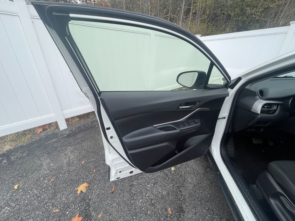 2021 Toyota C-HR LE | CAM | USB | Apple CarPlay in Saint John, New Brunswick - 9 - w1024h768px