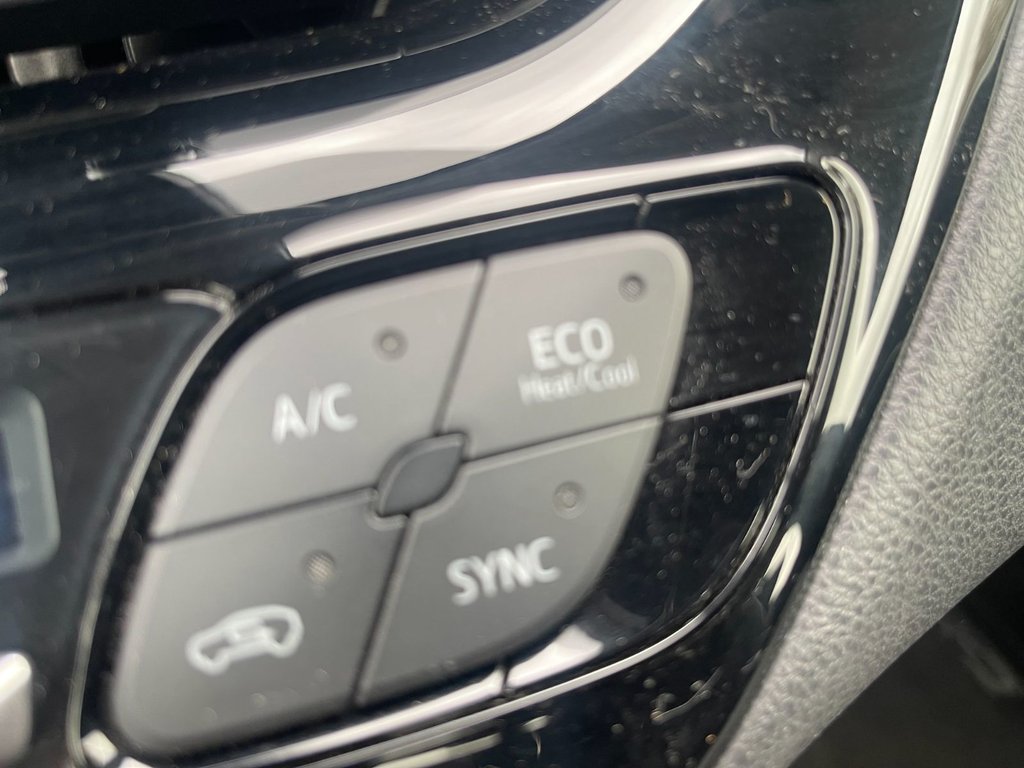 2021 Toyota C-HR LE | CAM | USB | Apple CarPlay in Saint John, New Brunswick - 26 - w1024h768px