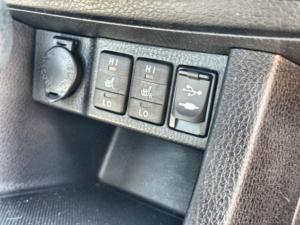 2014 Toyota Corolla LE | USB in Saint John, New Brunswick - 45 - w1024h768px
