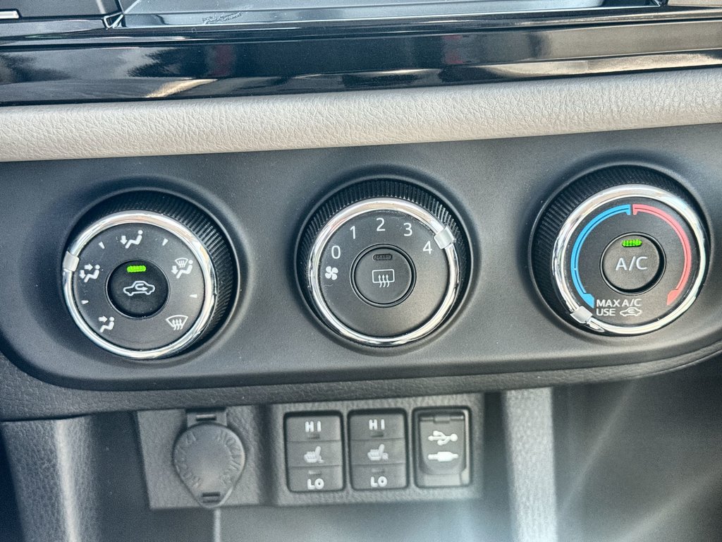 2014 Toyota Corolla LE | USB in Saint John, New Brunswick - 27 - w1024h768px