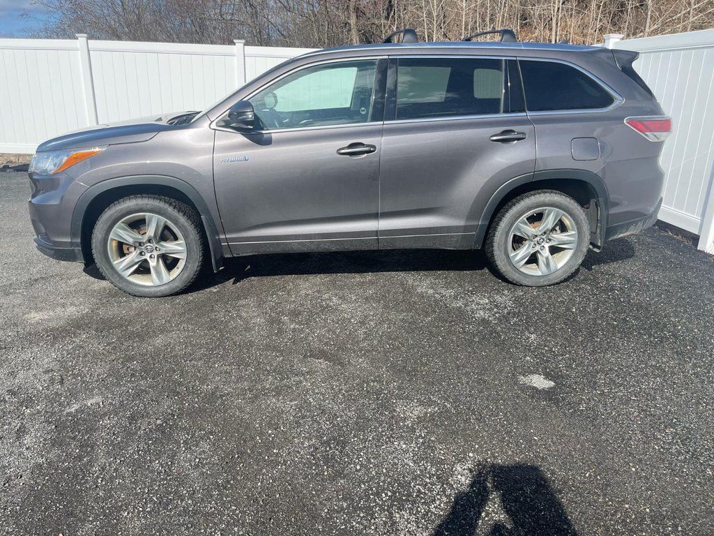 2016 Toyota Highlander hybrid in Antigonish, Nova Scotia - 6 - w1024h768px