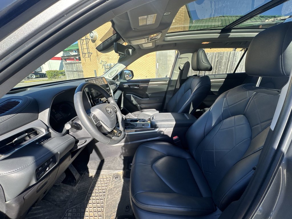2025 Toyota Highlander Hybrid Platinum | Roof | Cam |  Warranty to 2030 in Saint John, New Brunswick - 13 - w1024h768px