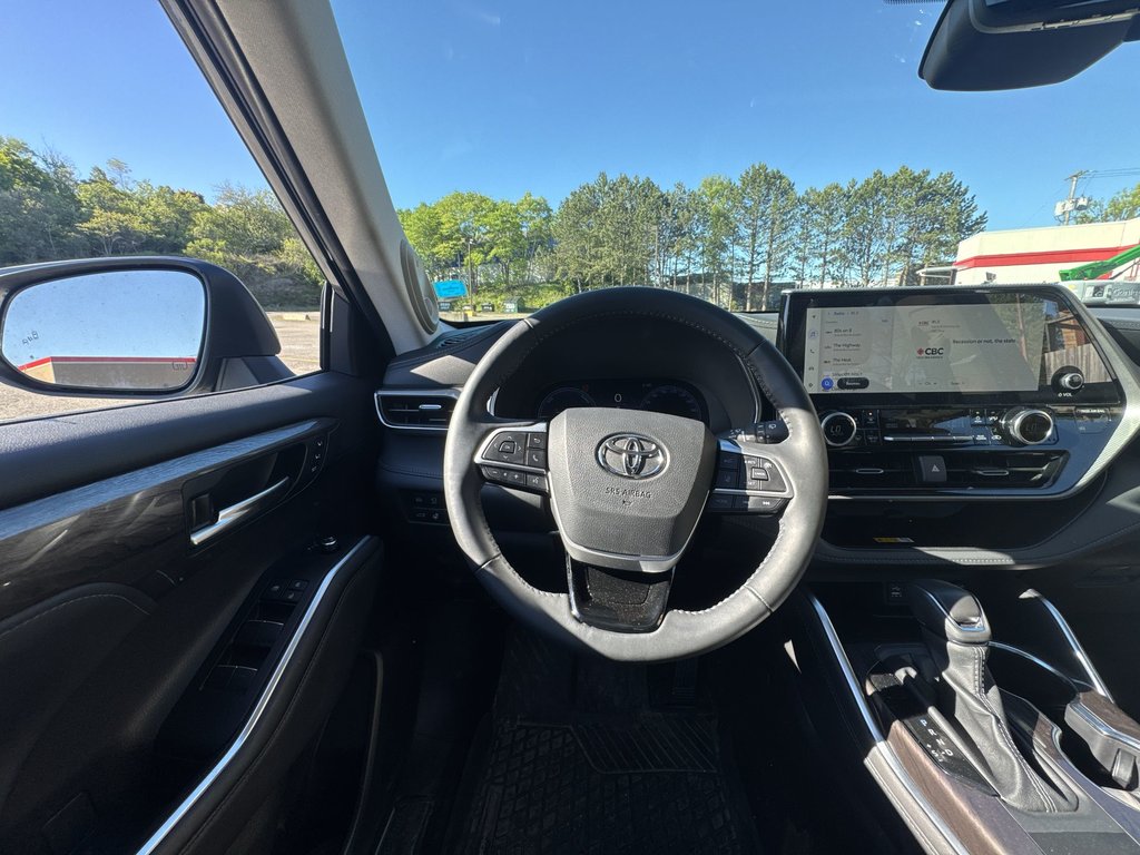 2025 Toyota Highlander Hybrid Platinum | Roof | Cam |  Warranty to 2030 in Saint John, New Brunswick - 17 - w1024h768px
