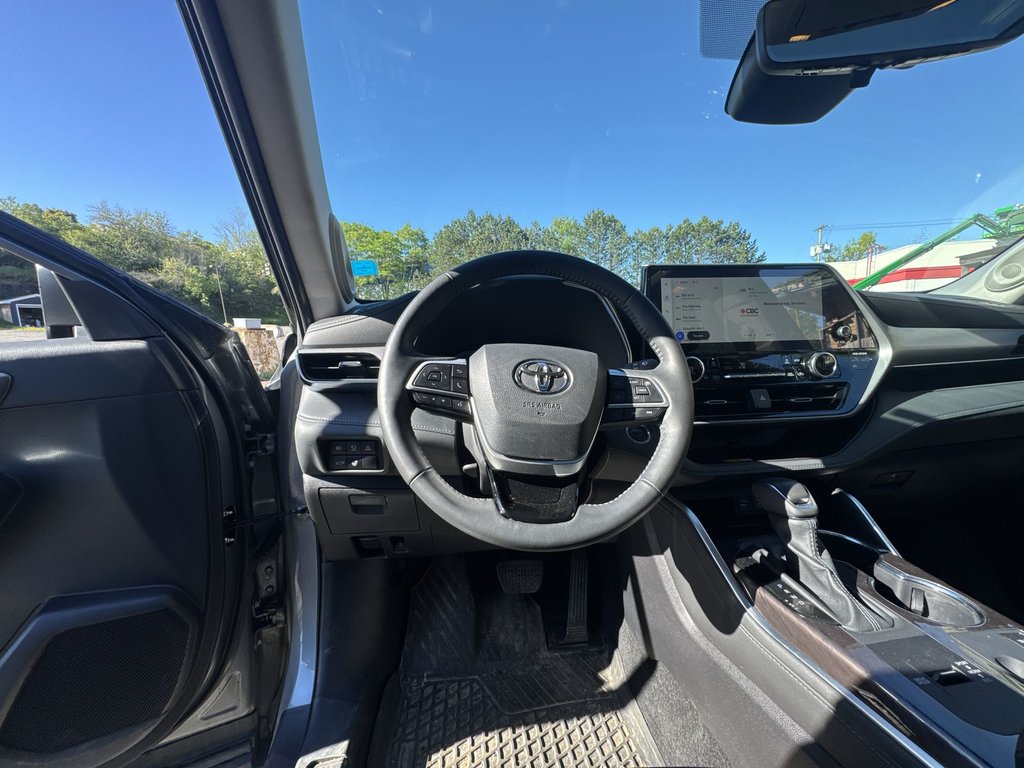 2025 Toyota Highlander Hybrid Platinum | Roof | Cam |  Warranty to 2030 in Saint John, New Brunswick - 12 - w1024h768px