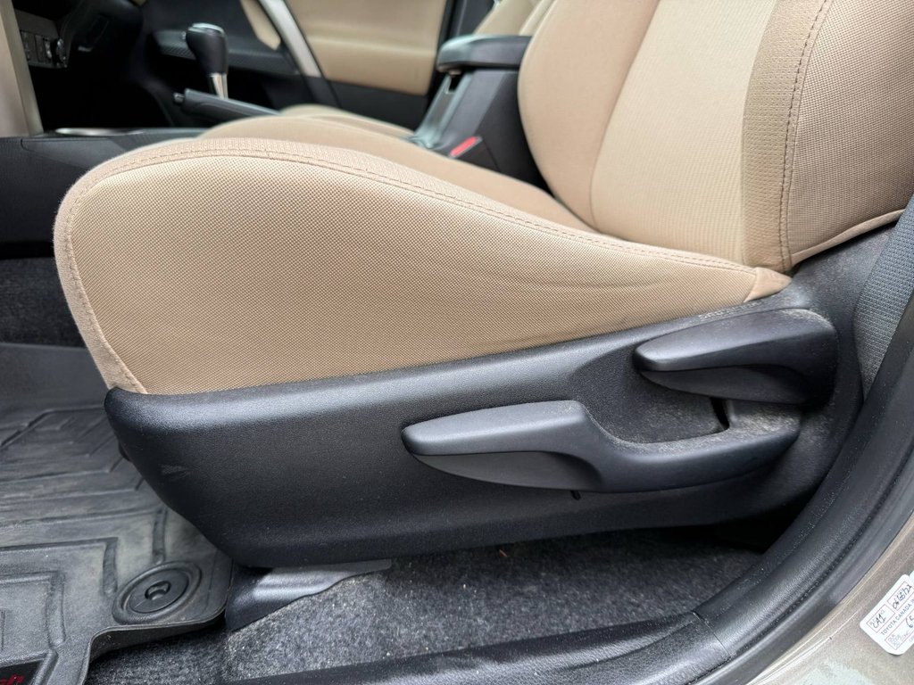 2014 Toyota RAV4 XLE | SunRoof | HtdSeat | USB | Cam in Saint John, New Brunswick - 9 - w1024h768px