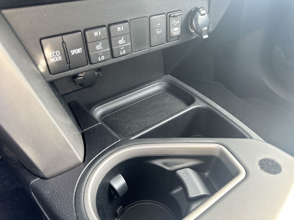 2016 Toyota RAV4 XLE | Roof | Cam | USB | Htd Seats in Saint John, New Brunswick - 28 - w1024h768px