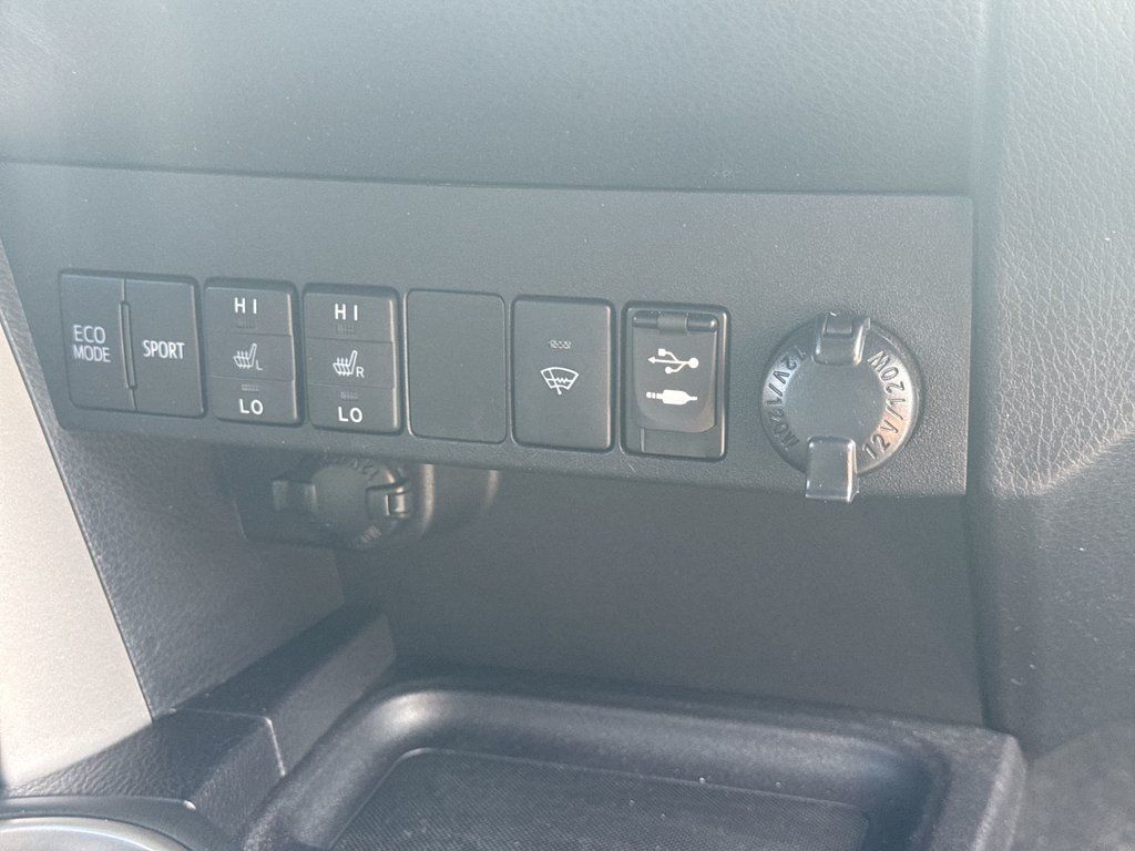 2016 Toyota RAV4 XLE | Roof | Cam | USB | Htd Seats in Saint John, New Brunswick - 45 - w1024h768px