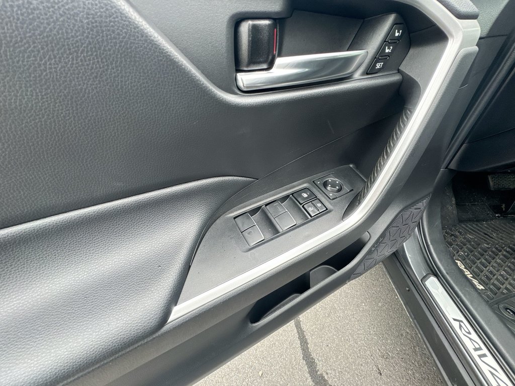 2021 Toyota RAV4 XLE | Roof | Cam | USB | Warranty to 2027 in Saint John, New Brunswick - 15 - w1024h768px