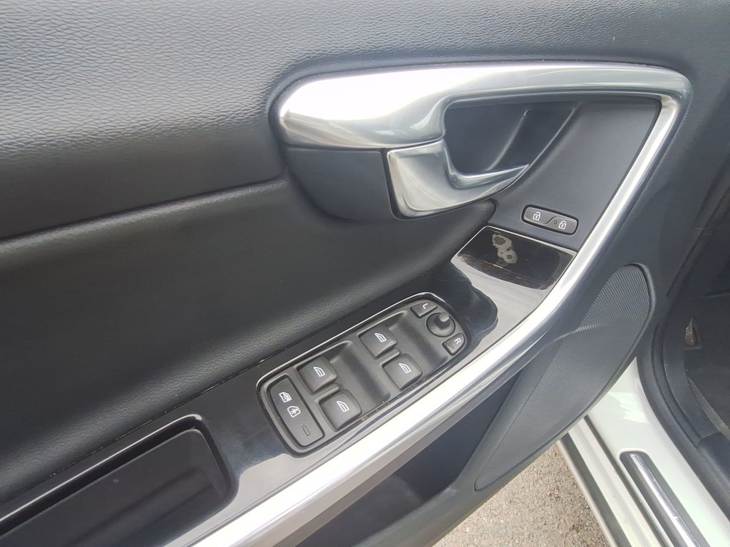 2018 Volvo V60 Dynamic | HtdSeat | USB in Saint John, New Brunswick - 15 - w1024h768px