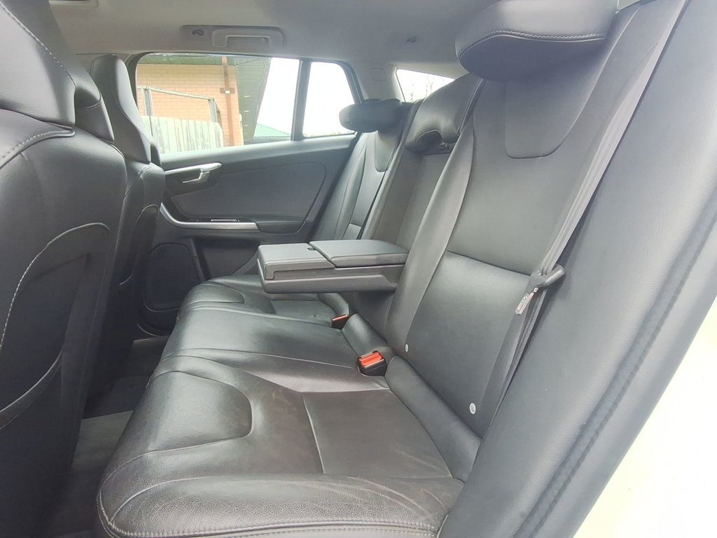 2018 Volvo V60 Dynamic | HtdSeat | USB in Saint John, New Brunswick - 33 - w1024h768px