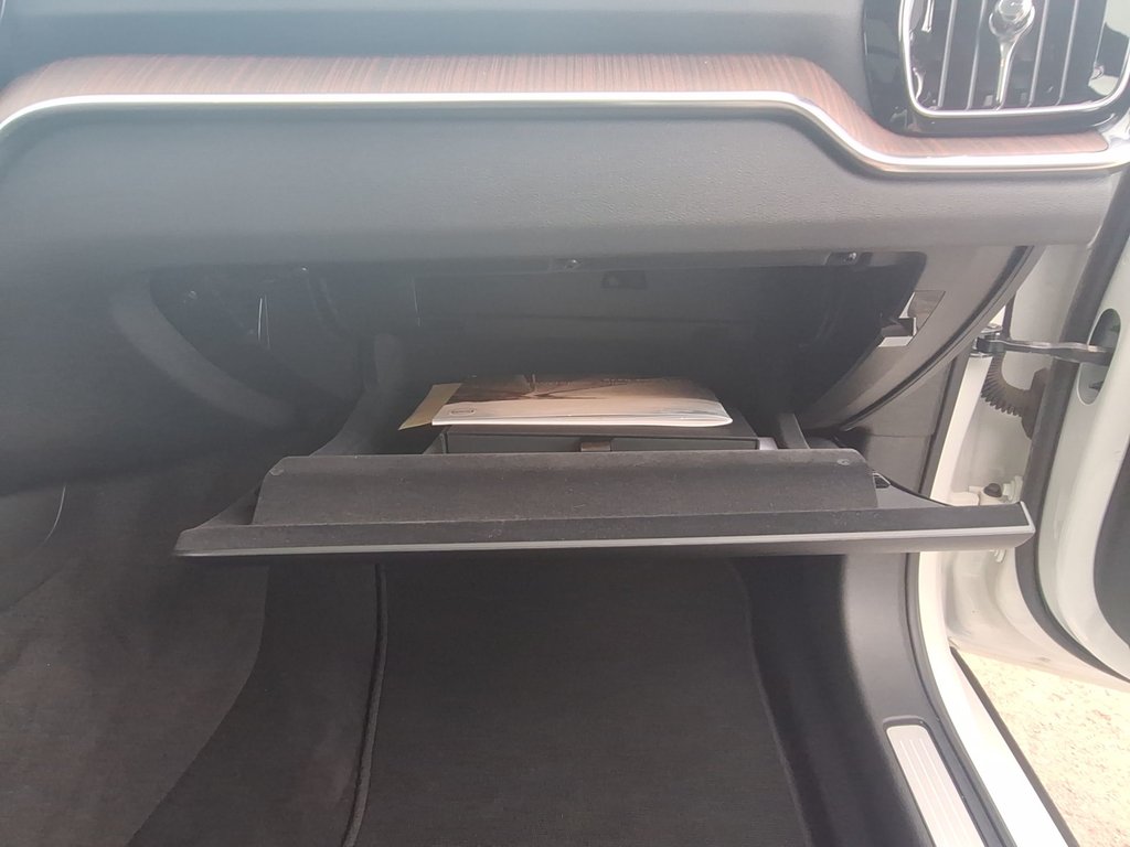 Volvo V60 Momentum | Roof | Nav | Cam | USB 2021 à Saint John, Nouveau-Brunswick - 43 - w1024h768px