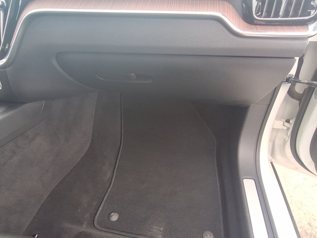 Volvo V60 Momentum | Roof | Nav | Cam | USB 2021 à Saint John, Nouveau-Brunswick - 44 - w1024h768px