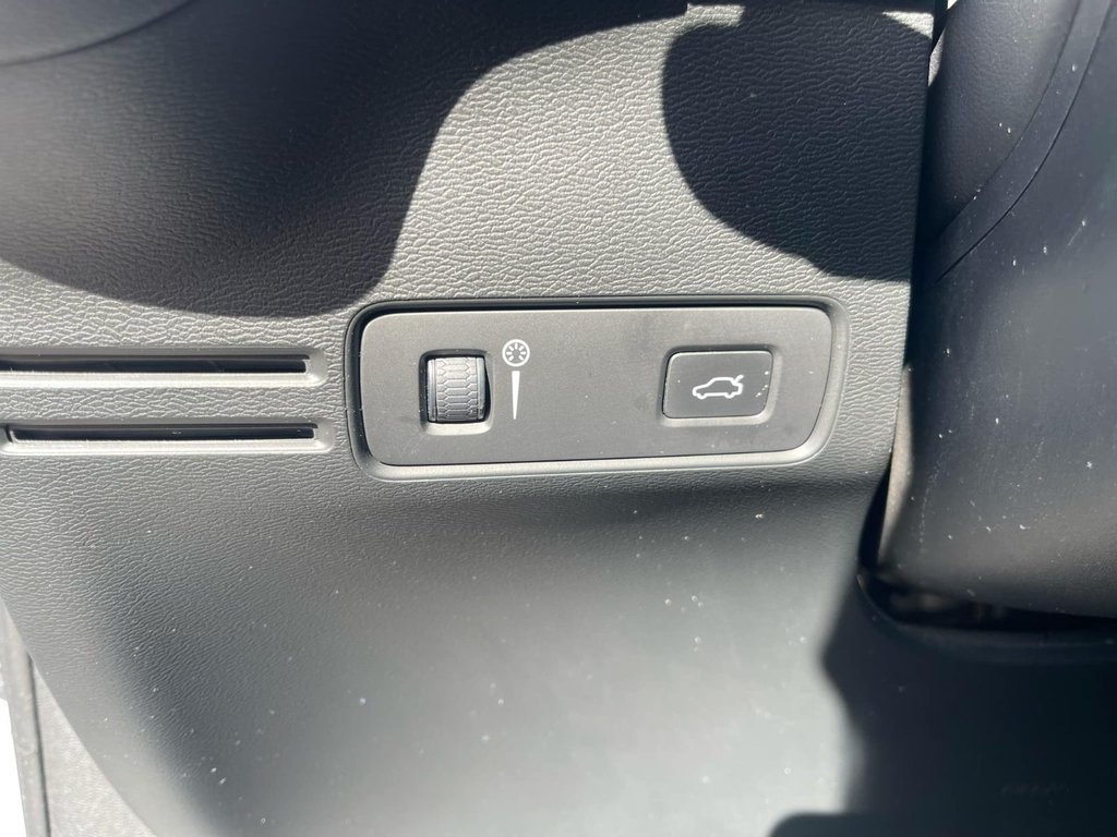 2020 Volvo XC40 Momentum | Leather | SunRoof | Cam | USB | XM in Saint John, New Brunswick - 18 - w1024h768px