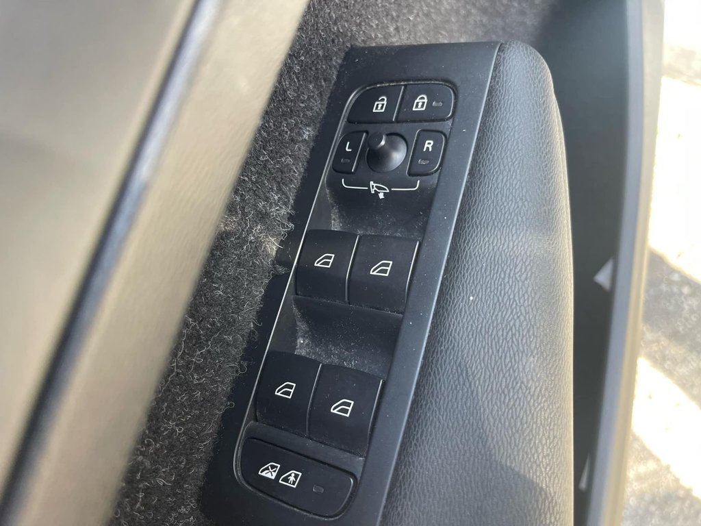 2020 Volvo XC40 Momentum | Leather | SunRoof | Cam | USB | XM in Saint John, New Brunswick - 16 - w1024h768px