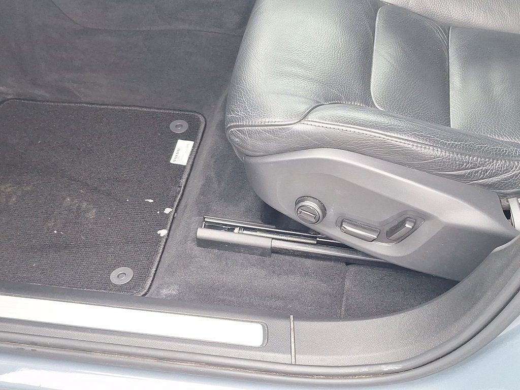 2023 Volvo XC60 Plus Dark Theme | Roof | Nav in Saint John, New Brunswick - 14 - w1024h768px