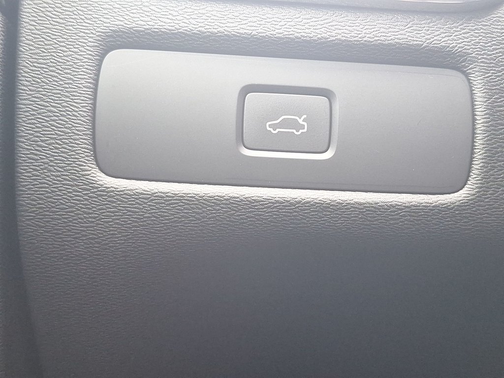 2023 Volvo XC60 Plus Dark Theme | Roof | Nav in Saint John, New Brunswick - 22 - w1024h768px