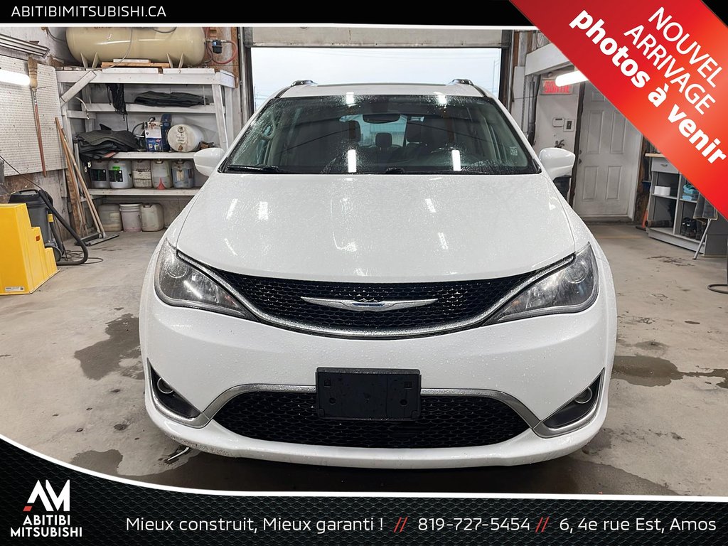 Chrysler Pacifica Touring-L Plus 2017 à Amos, Québec - 1 - w1024h768px