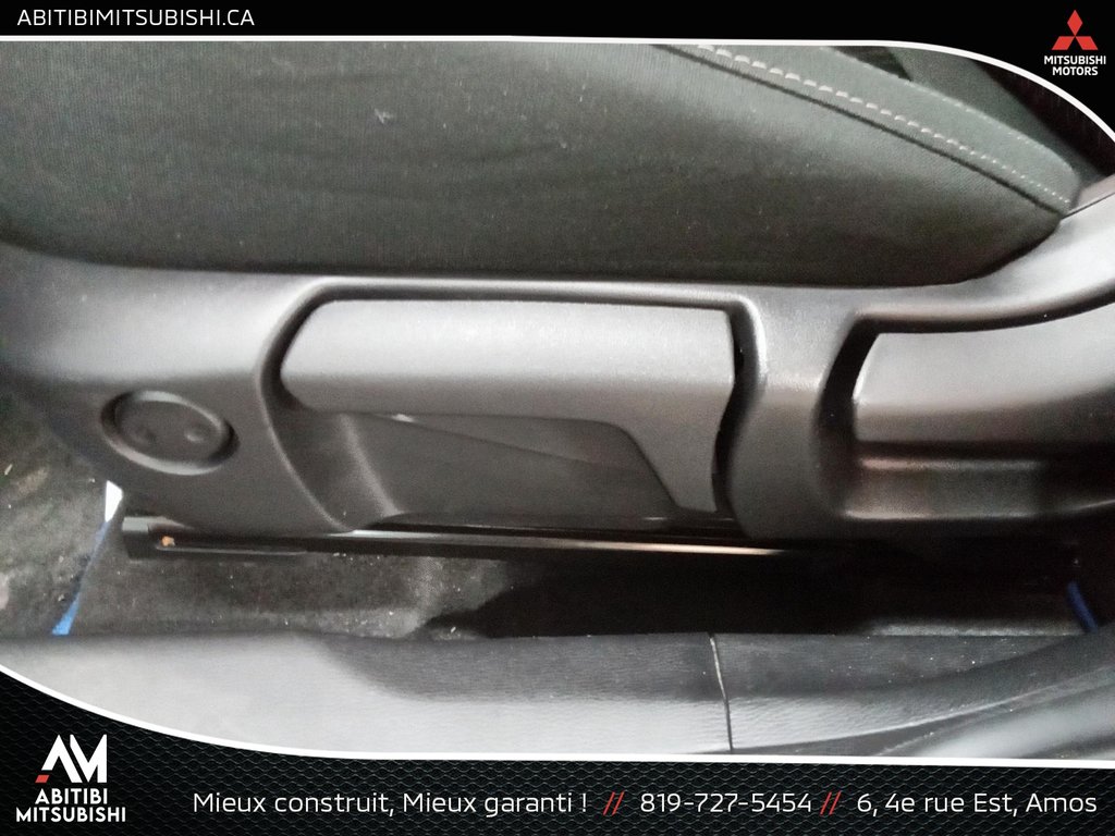 2023 Mitsubishi OUTLANDER PHEV ES in Amos, Quebec - 12 - w1024h768px