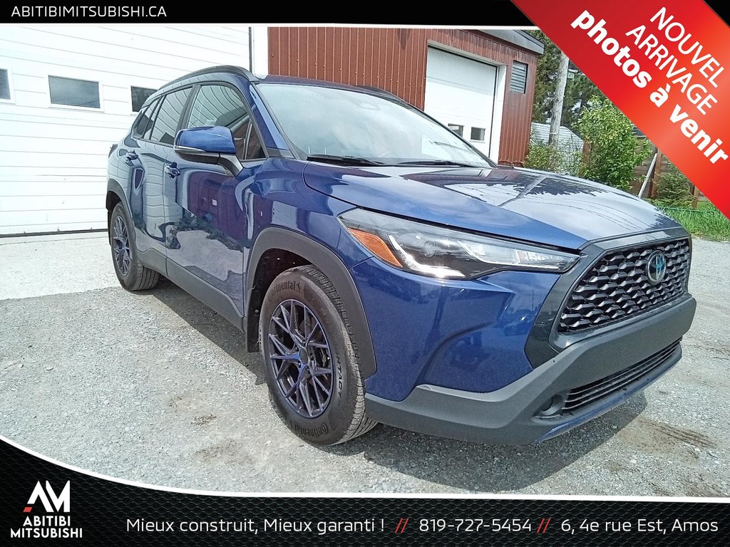 2023 Toyota COROLLA CROSS LE in Amos, Quebec - 2 - w1024h768px