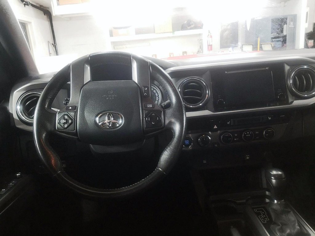 2015  Tacoma 4X4 Double Cab V6 in Amos, Quebec - 24 - w1024h768px