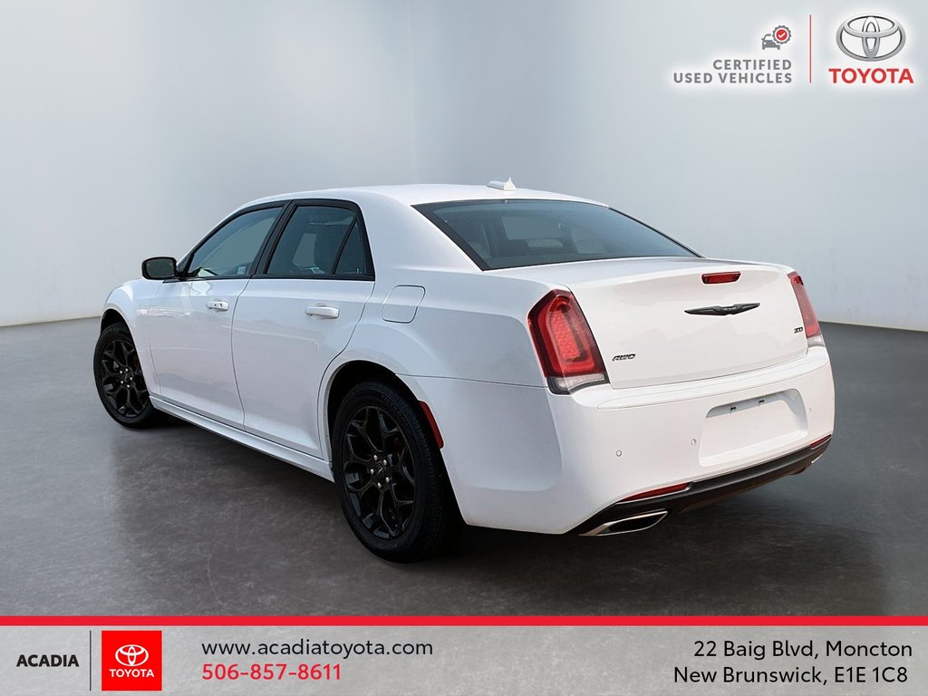 2022 Chrysler 300 300 Touring L in Moncton, New Brunswick - 4 - w1024h768px